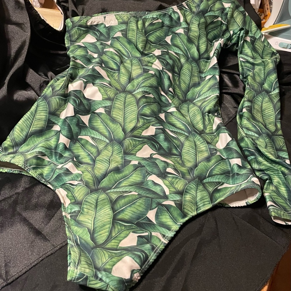 Leaf Print One-Shoulder Swimsuit